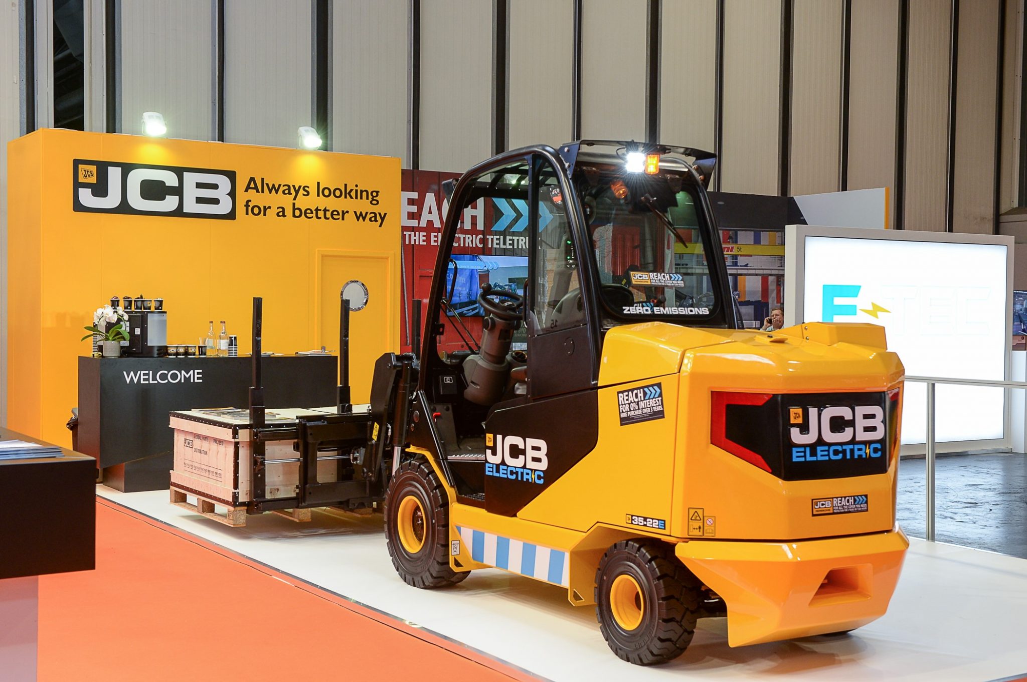 JCB Launches Second Electric Teletruk at IMHX 2019 Logistics Business