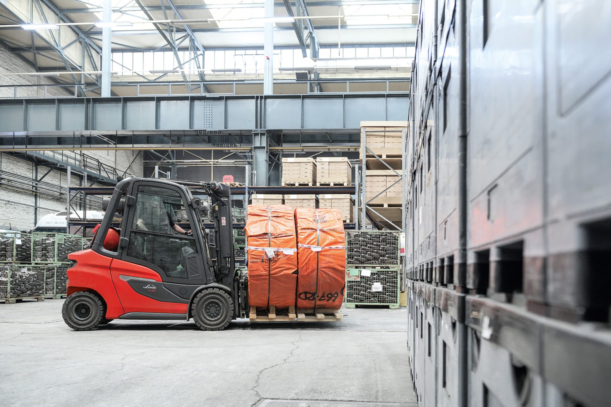 Linde Reveals New Generation of IC Counterbalance Trucks