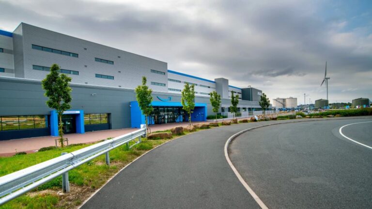 Amazon £500m Leeds fulfillment center