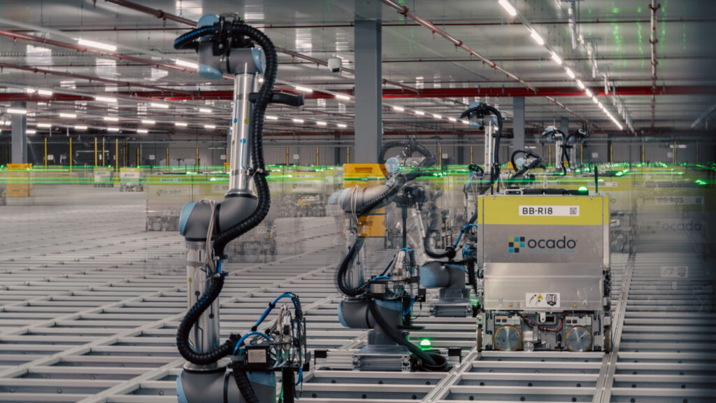 Logistics BusinessAutonomous Pallet-Moving Robot Introduced at Shows