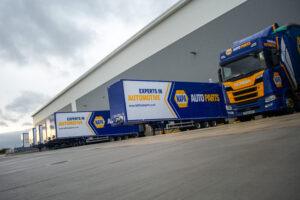 Logistics BusinessLifting Deck Trailers Transform Automotive Logistics