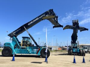 Logistics BusinessChile Port Starts Emission Reduction with Reach Stackers