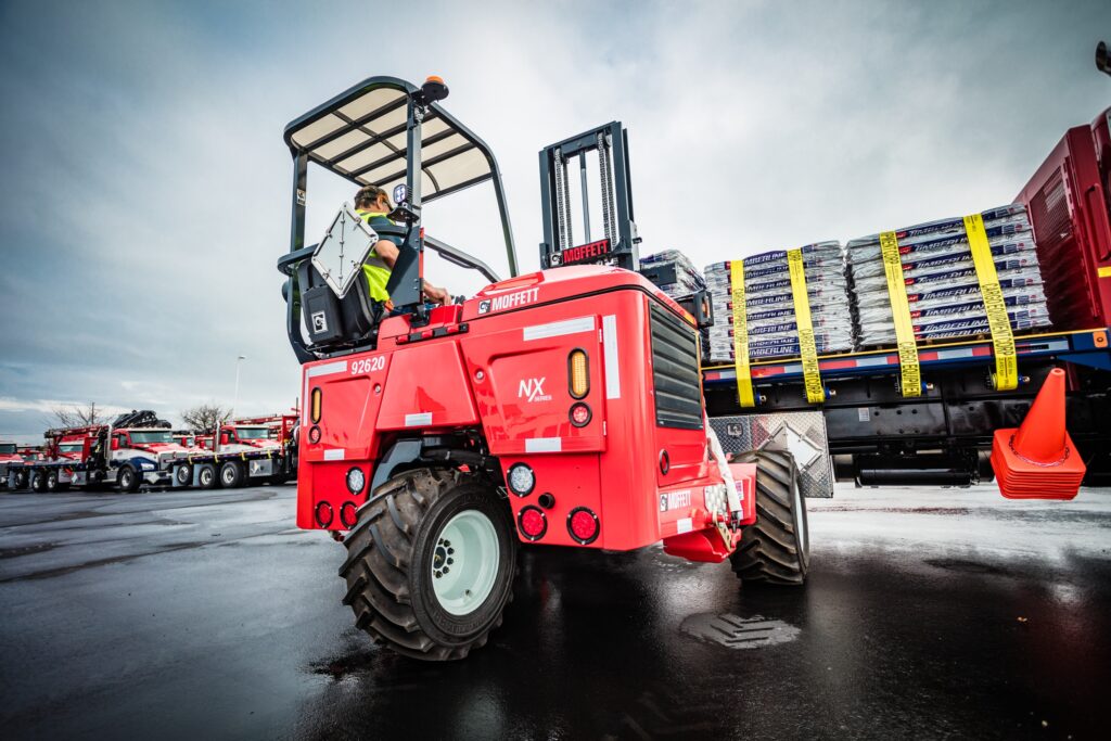 Logistics BusinessSignificant Orders for Truck-Mounted Forklifts