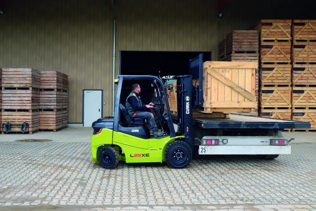 Logistics BusinessElectrified Forklifts with Crossover-Technology