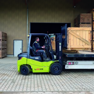 Logistics BusinessElectrified Forklifts with Crossover-Technology