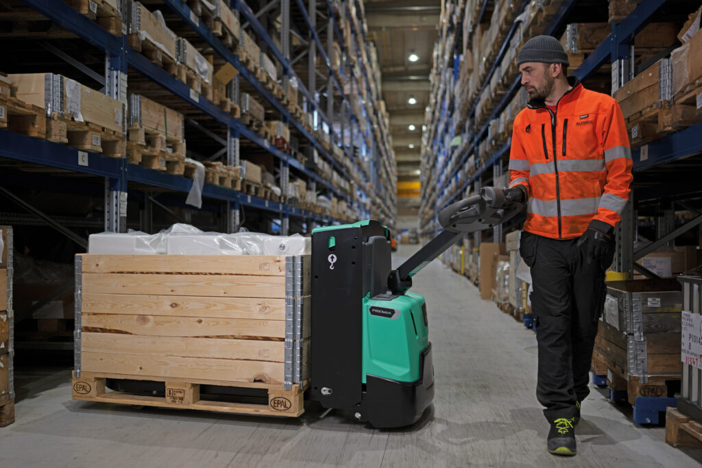 Logistics BusinessPower Pallet Trucks Solve Problems