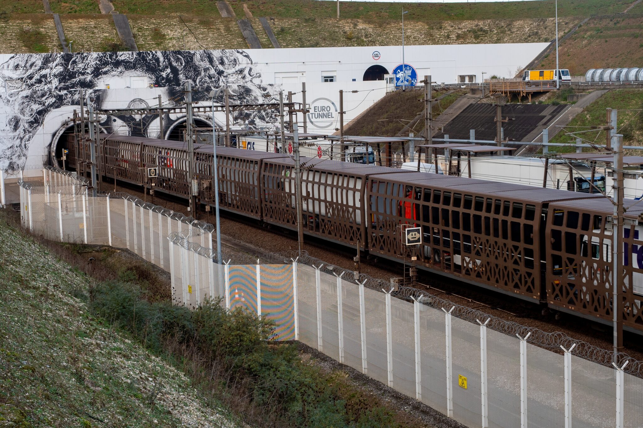 First unaccompanied cross-Channel rail service launched