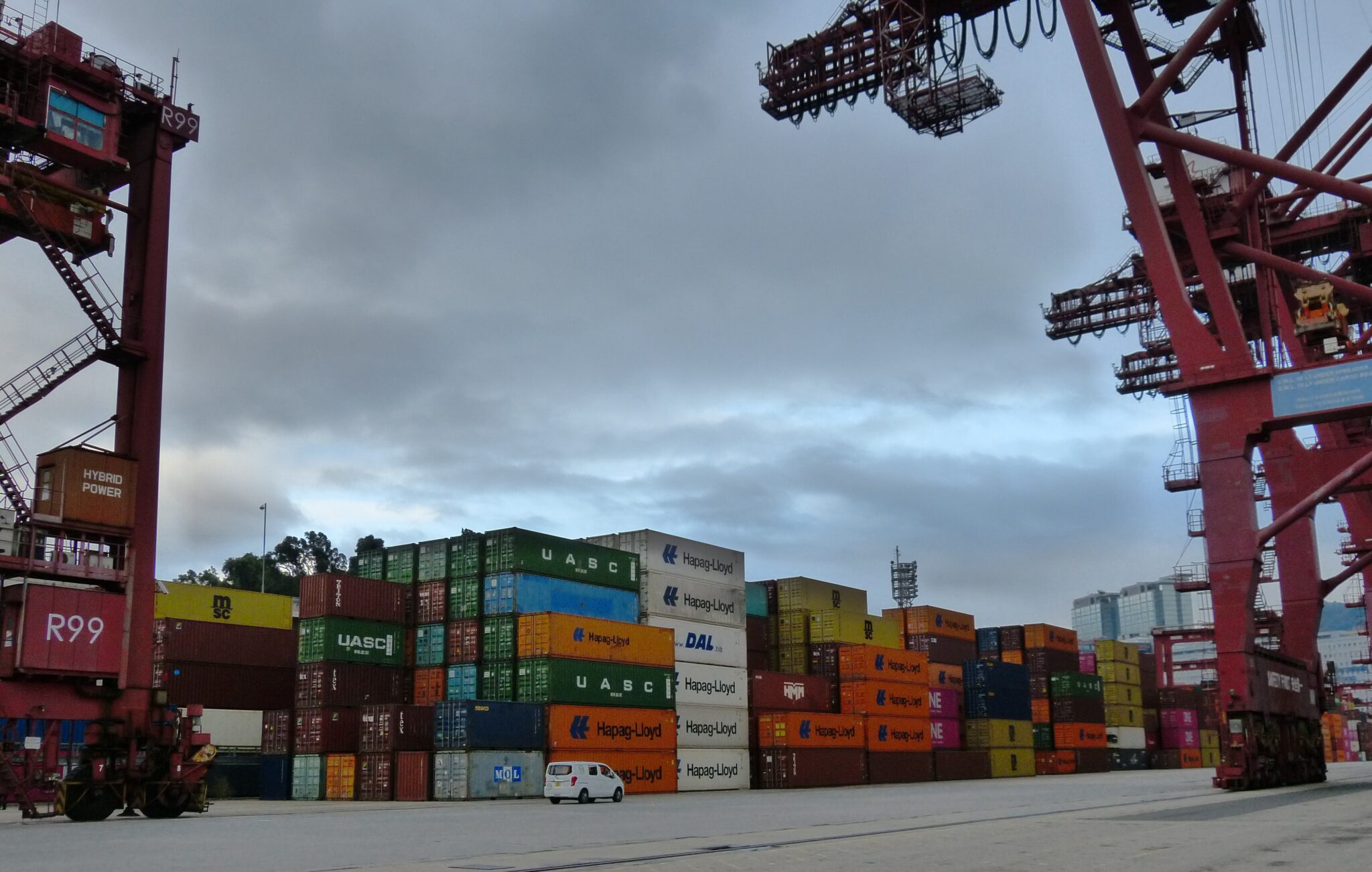 Superconnector Hub Under Pressure