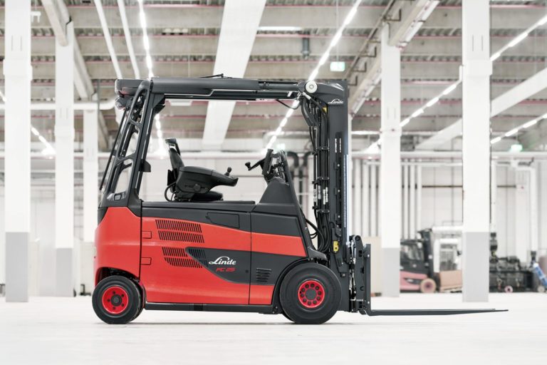 Curtain Up for Roadster with Fuel Cell Drive