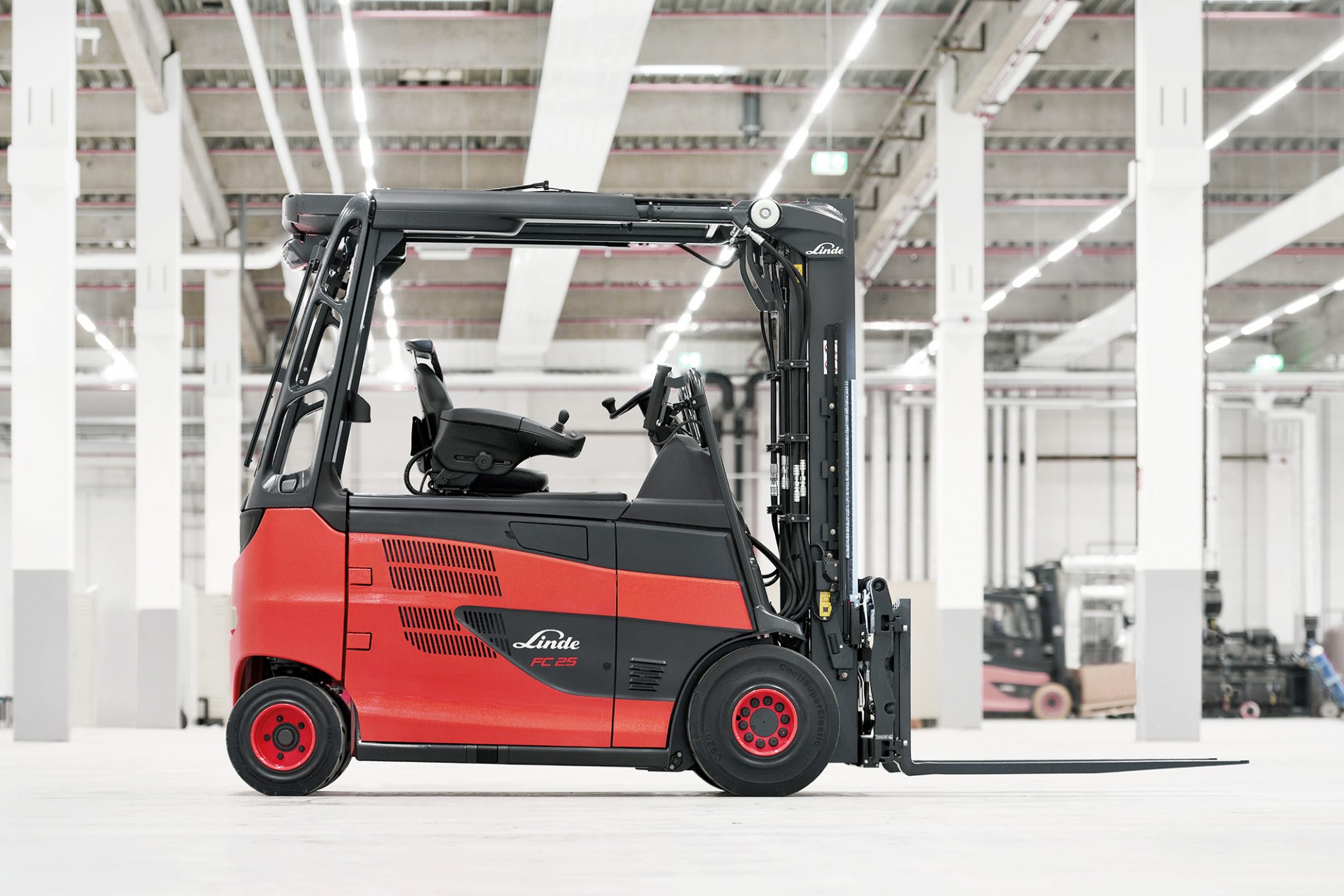 Curtain Up for Roadster with Fuel Cell Drive
