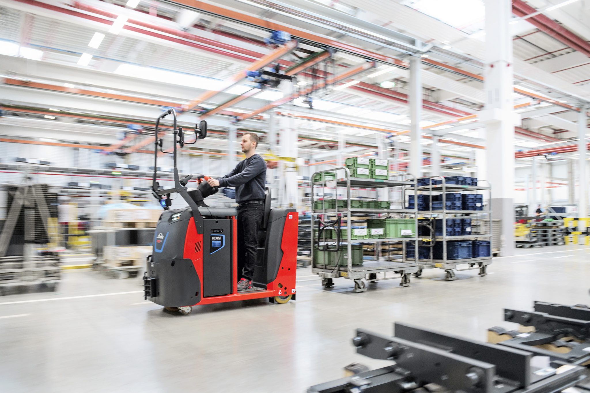 New Linde Tow Tractors Suit Confined Spaces