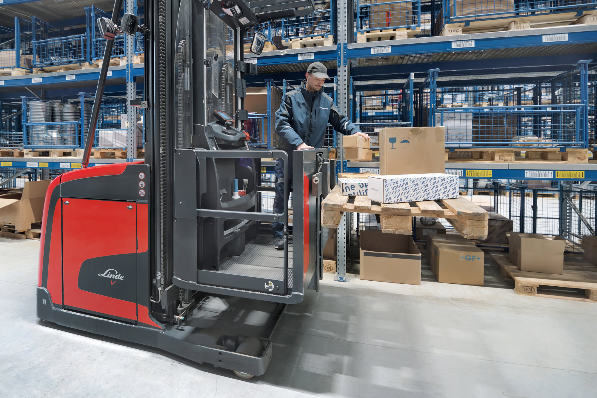 High Performer in High-rack Warehouses