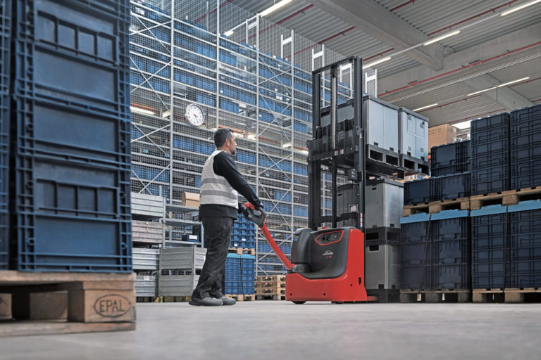 Versatile Pallet Stackers for Warehouses