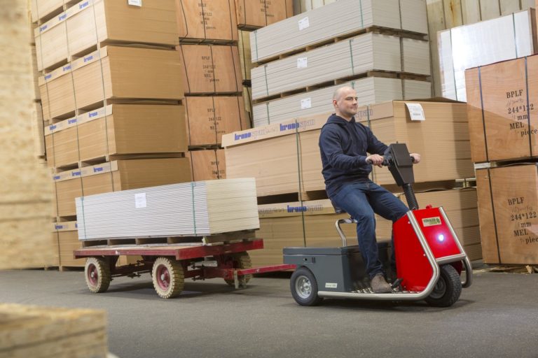 How to avoid common warehouse hazards