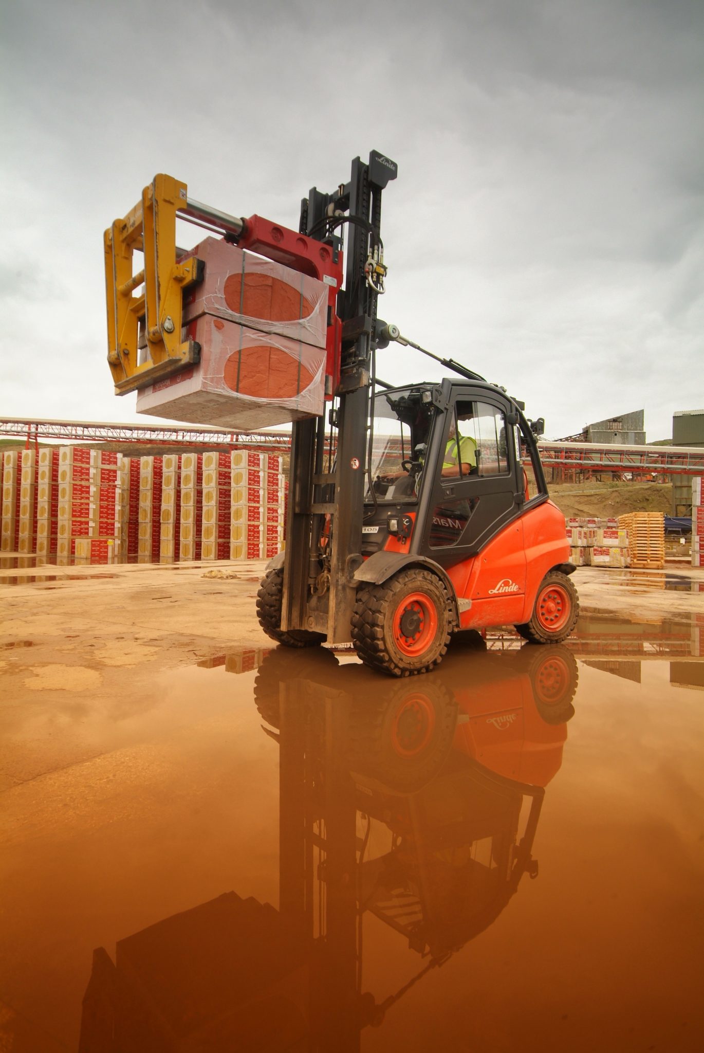 Forklift Attachment Specialist to Exhibit at UK Concrete Show