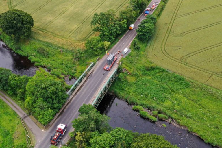 Haulage team overcomes bridge challenge