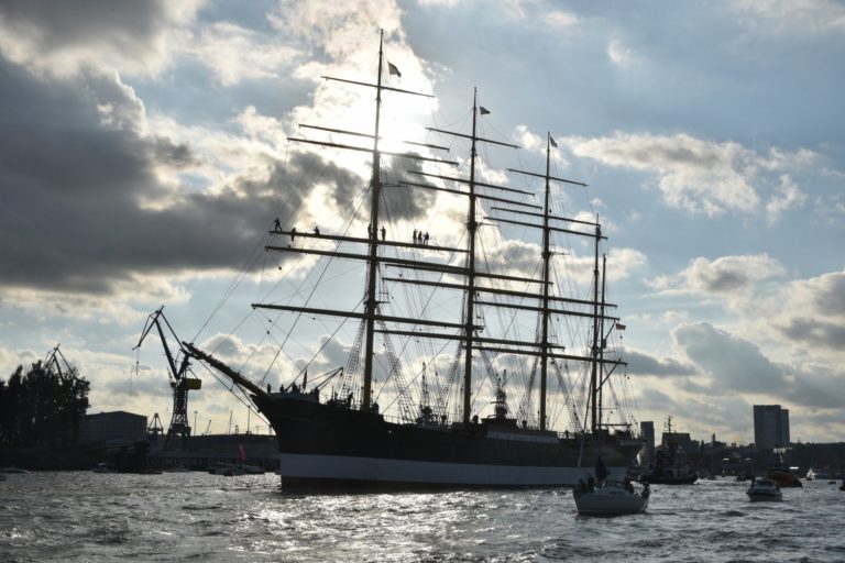 Peking Returns to Hamburg Port