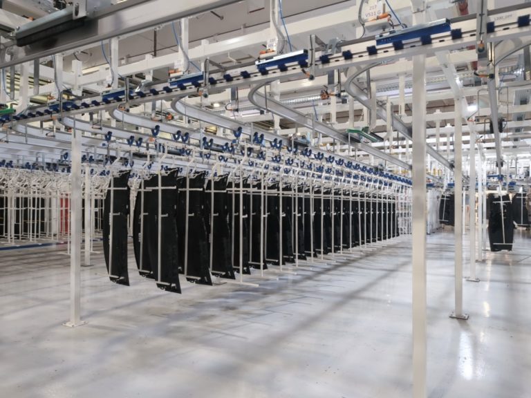 Forvia Automates Storage and Supply of Parts