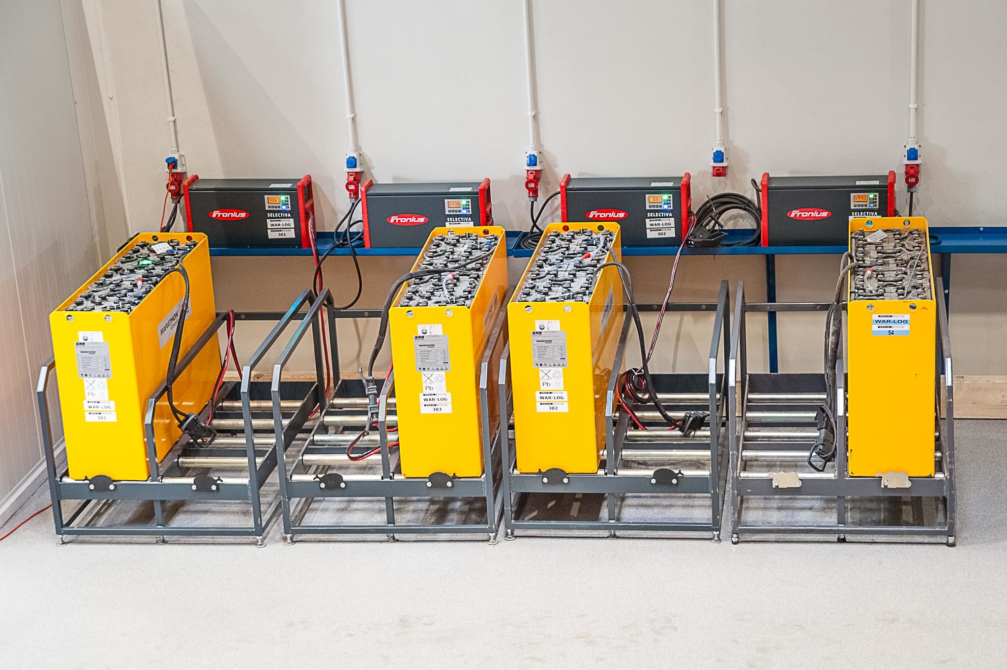 Battery maintenance for electric forklifts during downtimes