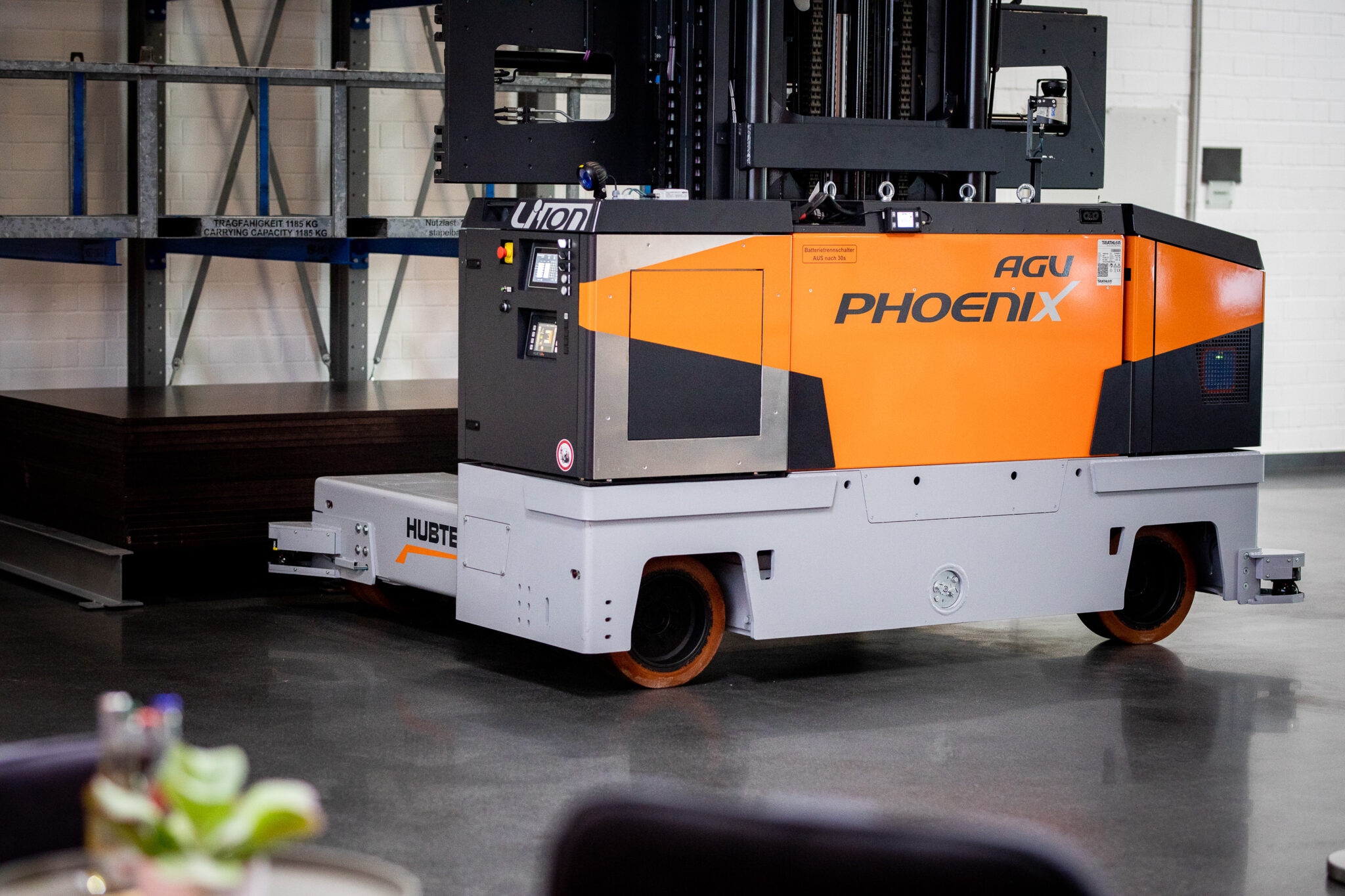 Customer-specific Sideloader AGV