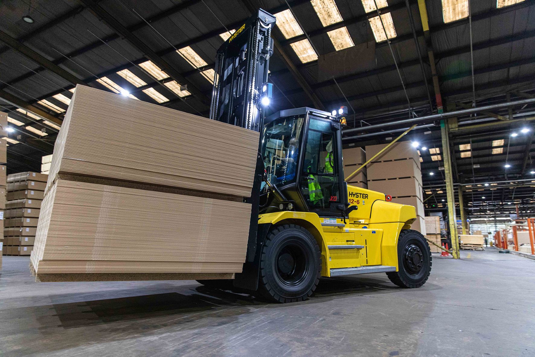 Hyster big trucks: productive with reduced emissions