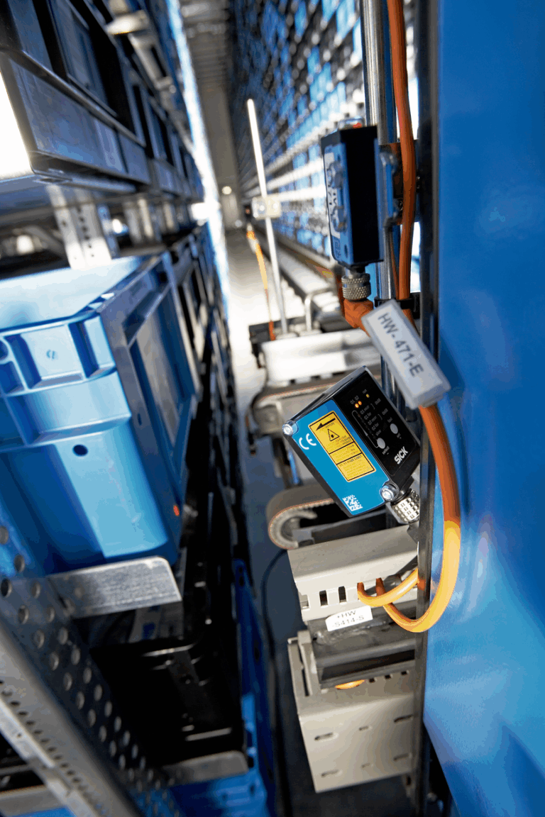 Smart Box Detection for Safe, Continuous Material Flow