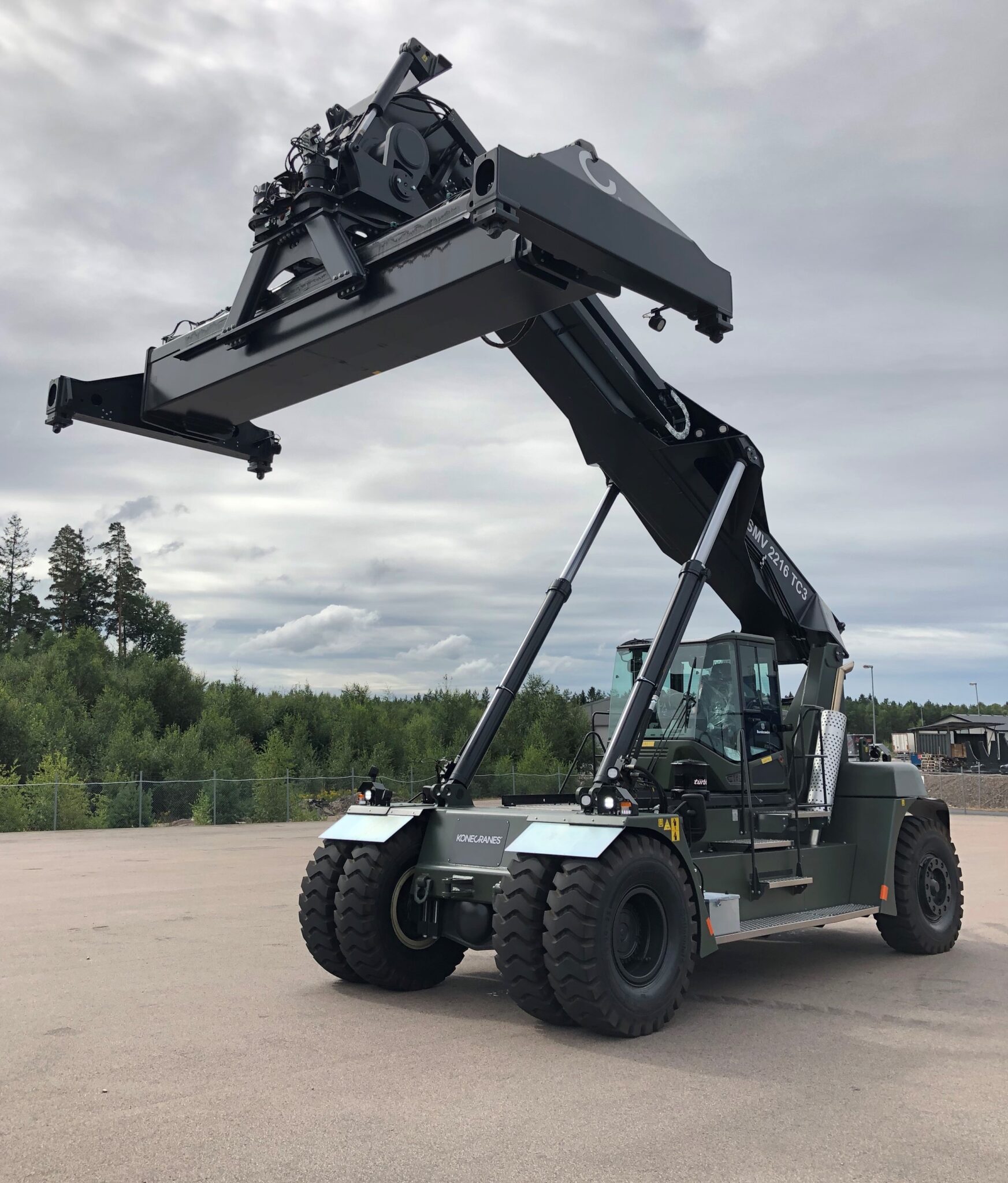 Large order of Reach Stackers to Germany