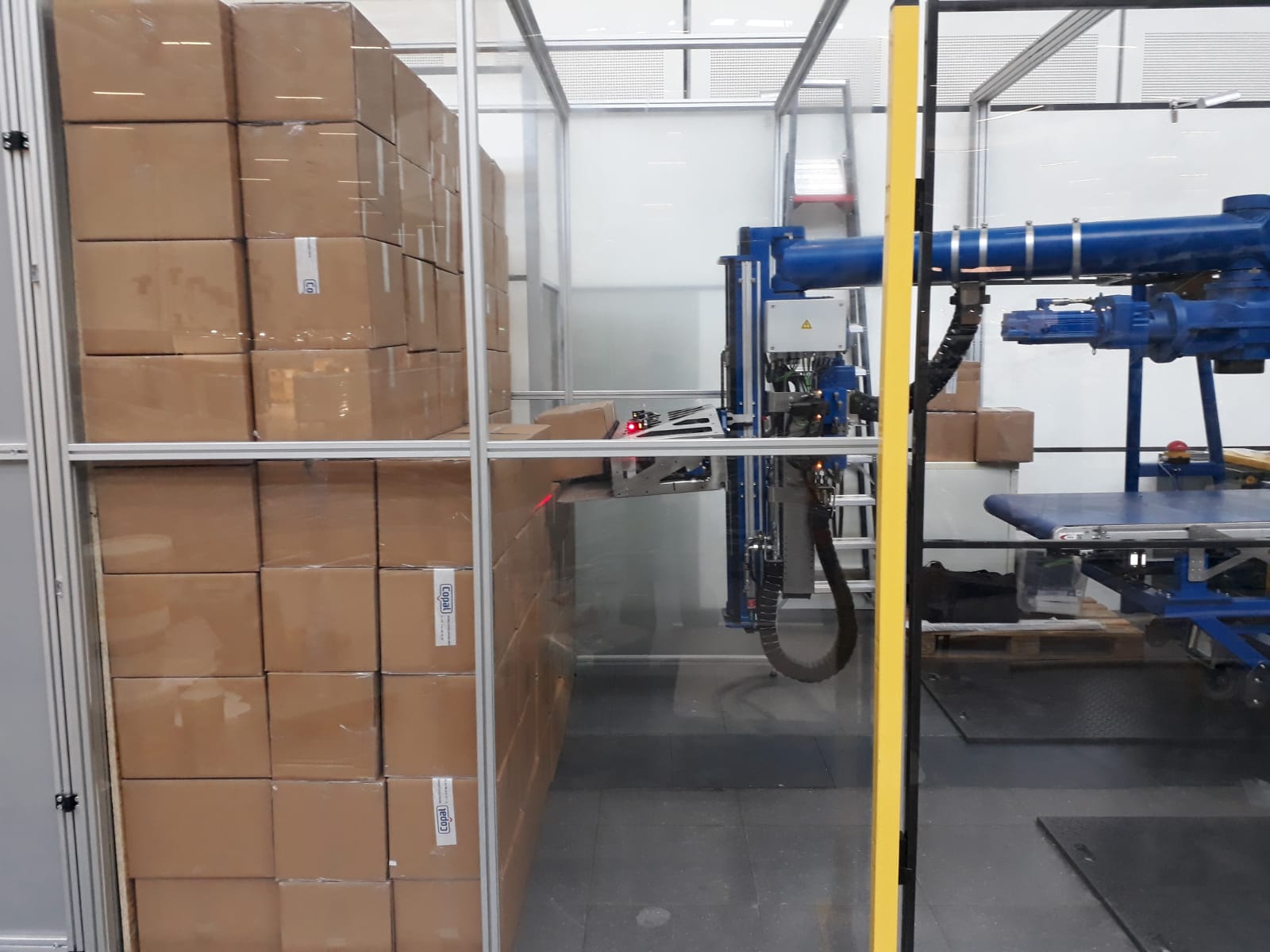 Innovative Container Unloading System in Action at LogiMAT