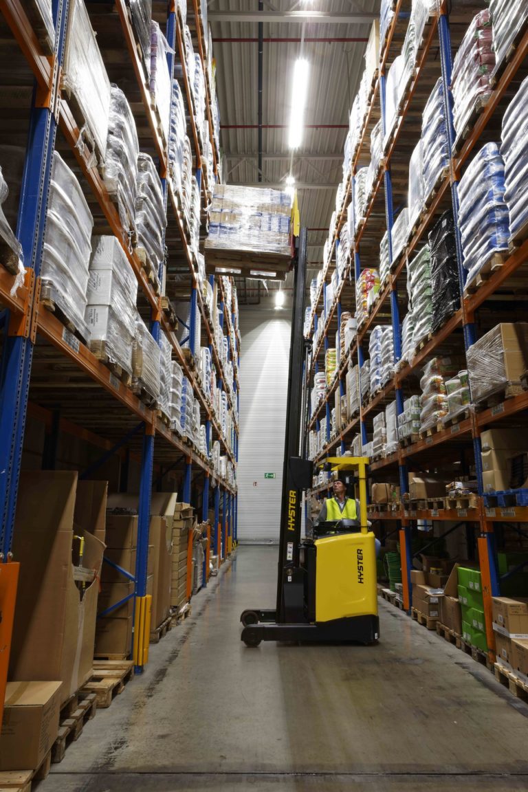 Latest Hyster Reach Truck Features Tilting Mast