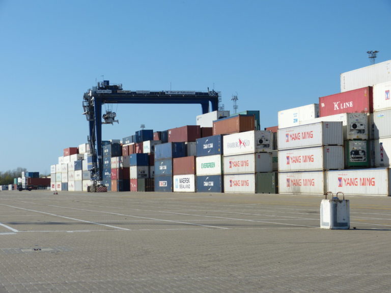 Businesses Accelerate Reshoring amid Uncertainties