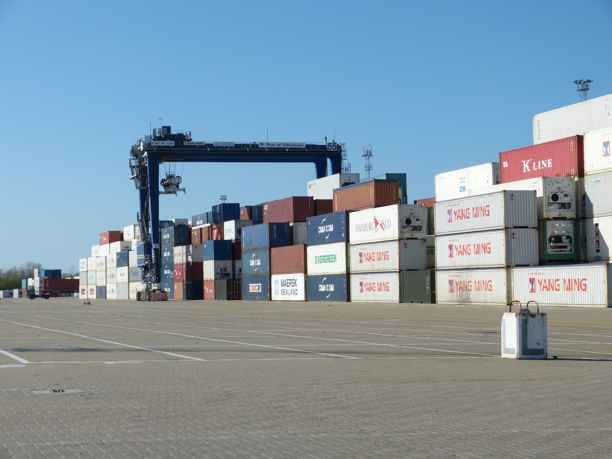 Businesses Accelerate Reshoring amid Uncertainties