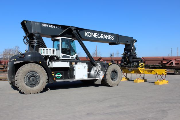 German steel company adds magnetised reach stacker