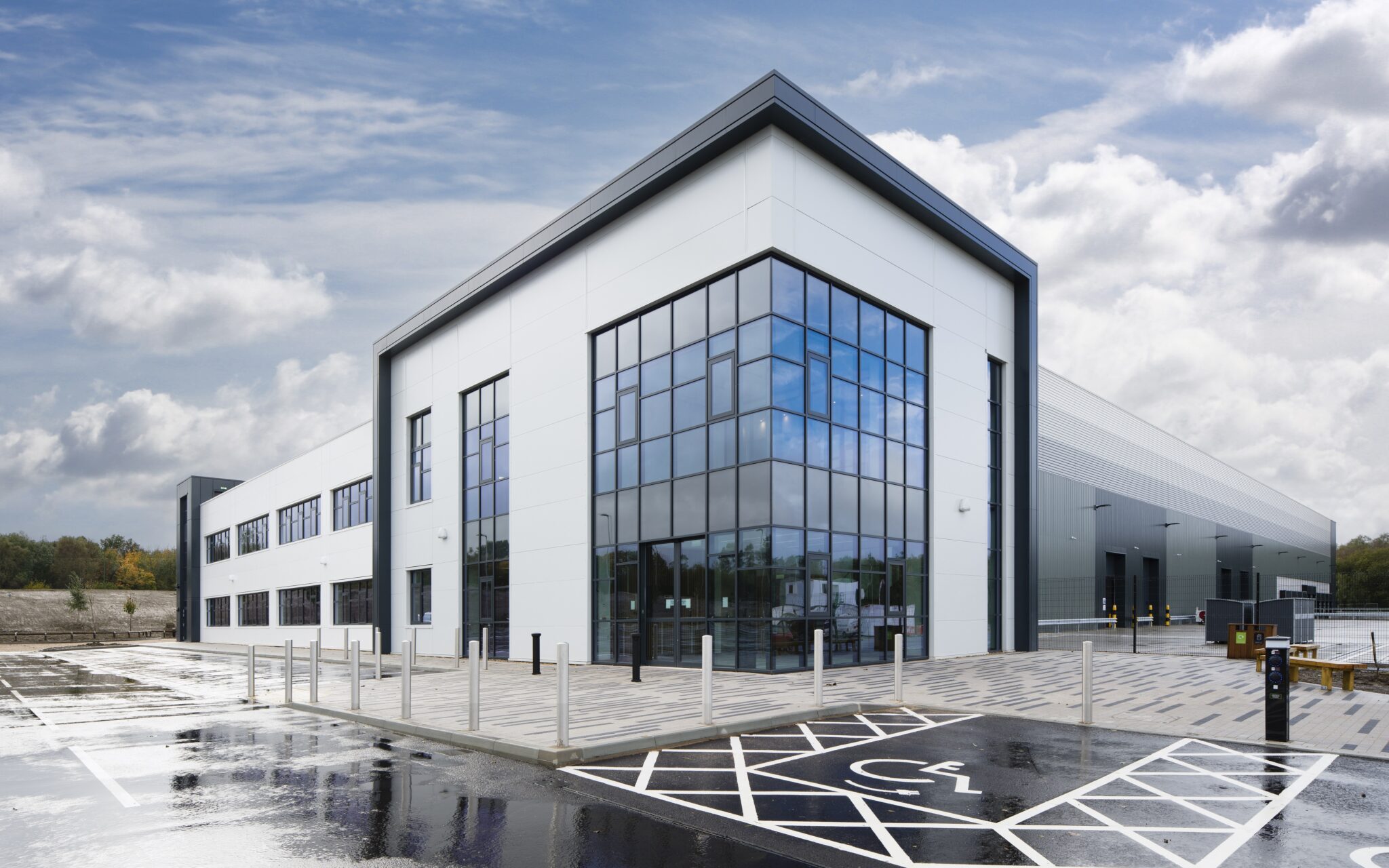 Sustainable Gatwick Airport Warehouse