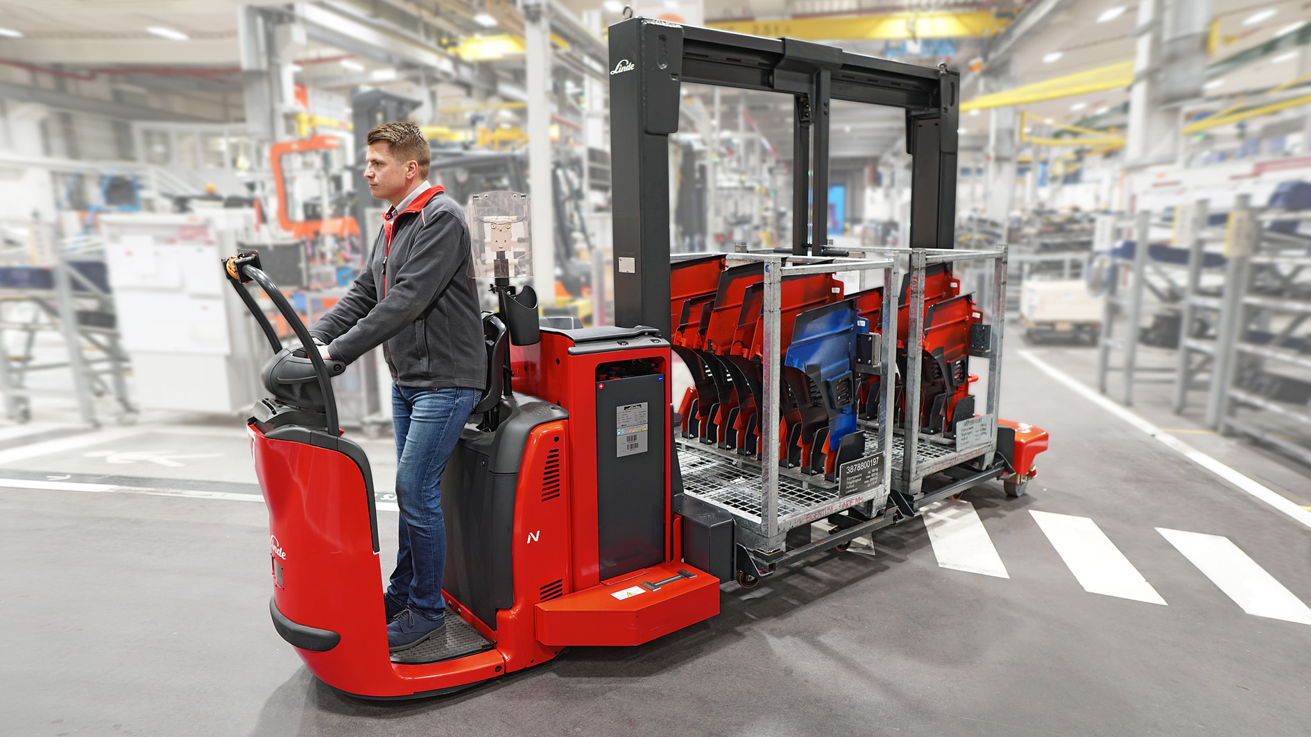 Linde Supply Truck Combines Forklift and Train Benefits