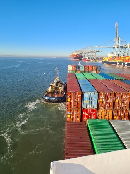 Unifeeder uses carbon-neutral towage services