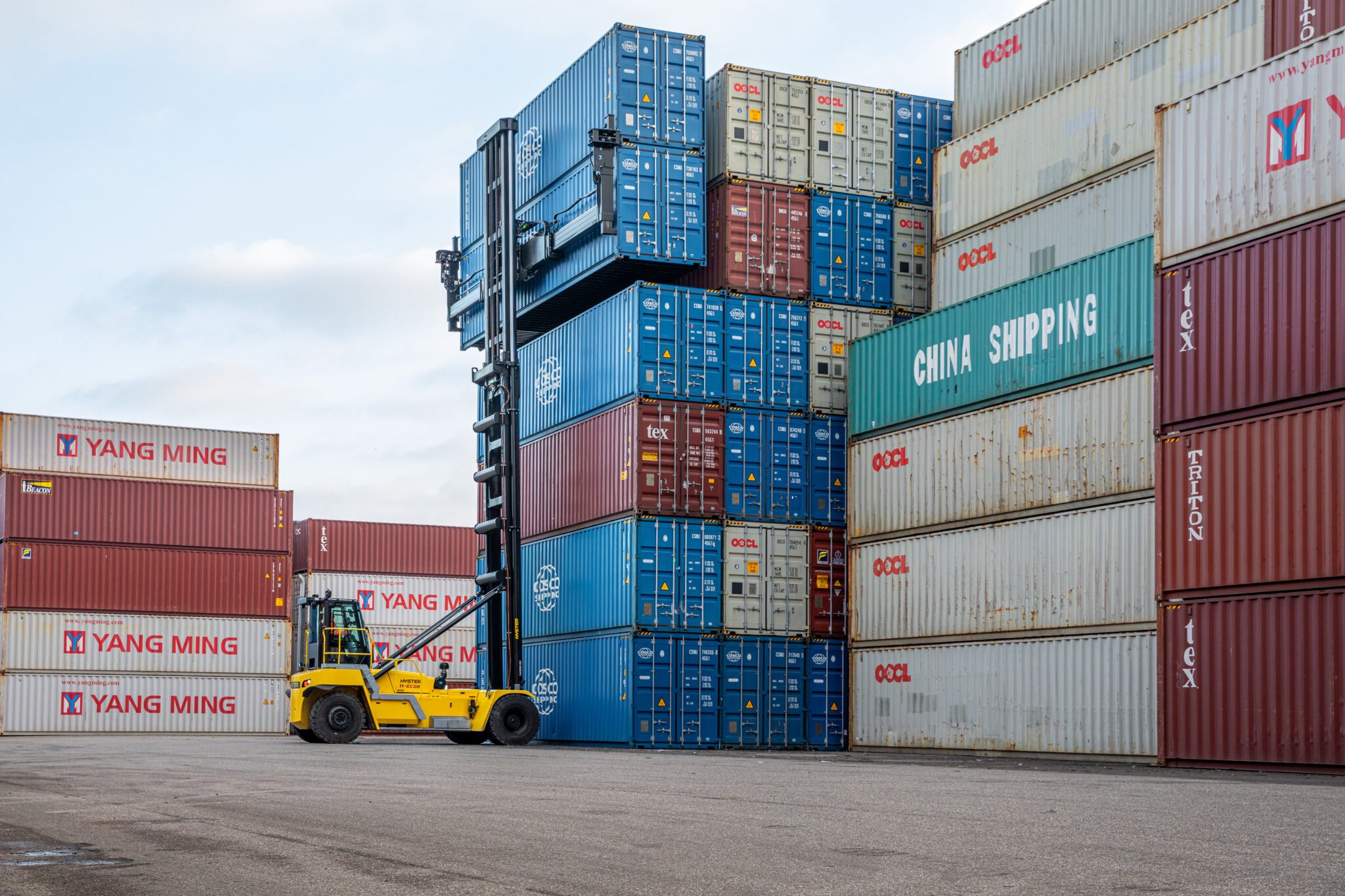 Hyster Provides Electric Empty Container Handler