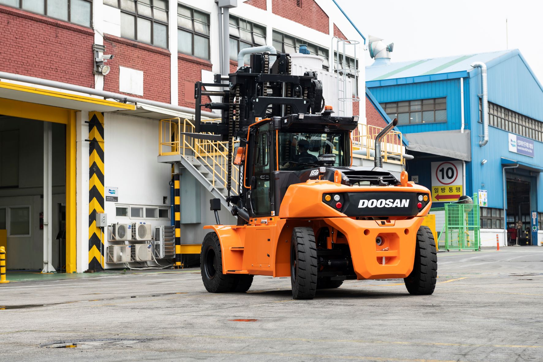 Doosan launches fuel-efficient heavy lifting 9-Series