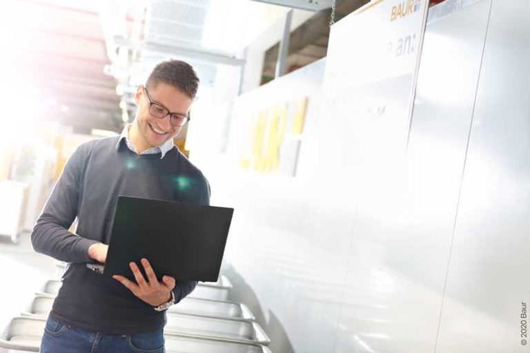 Online Retailer Relies on highly-flexible WMS