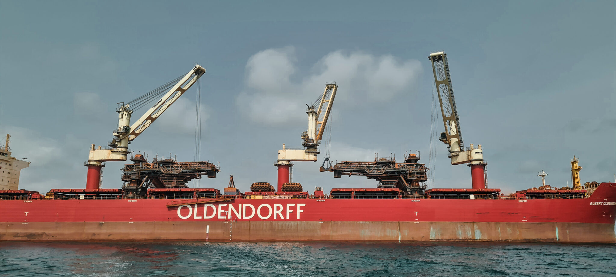 Floating cranes supply Vietnam with energy