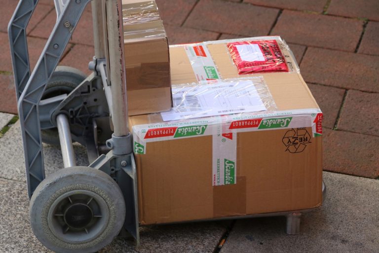 Last-mile delivery firms boost retention with technology