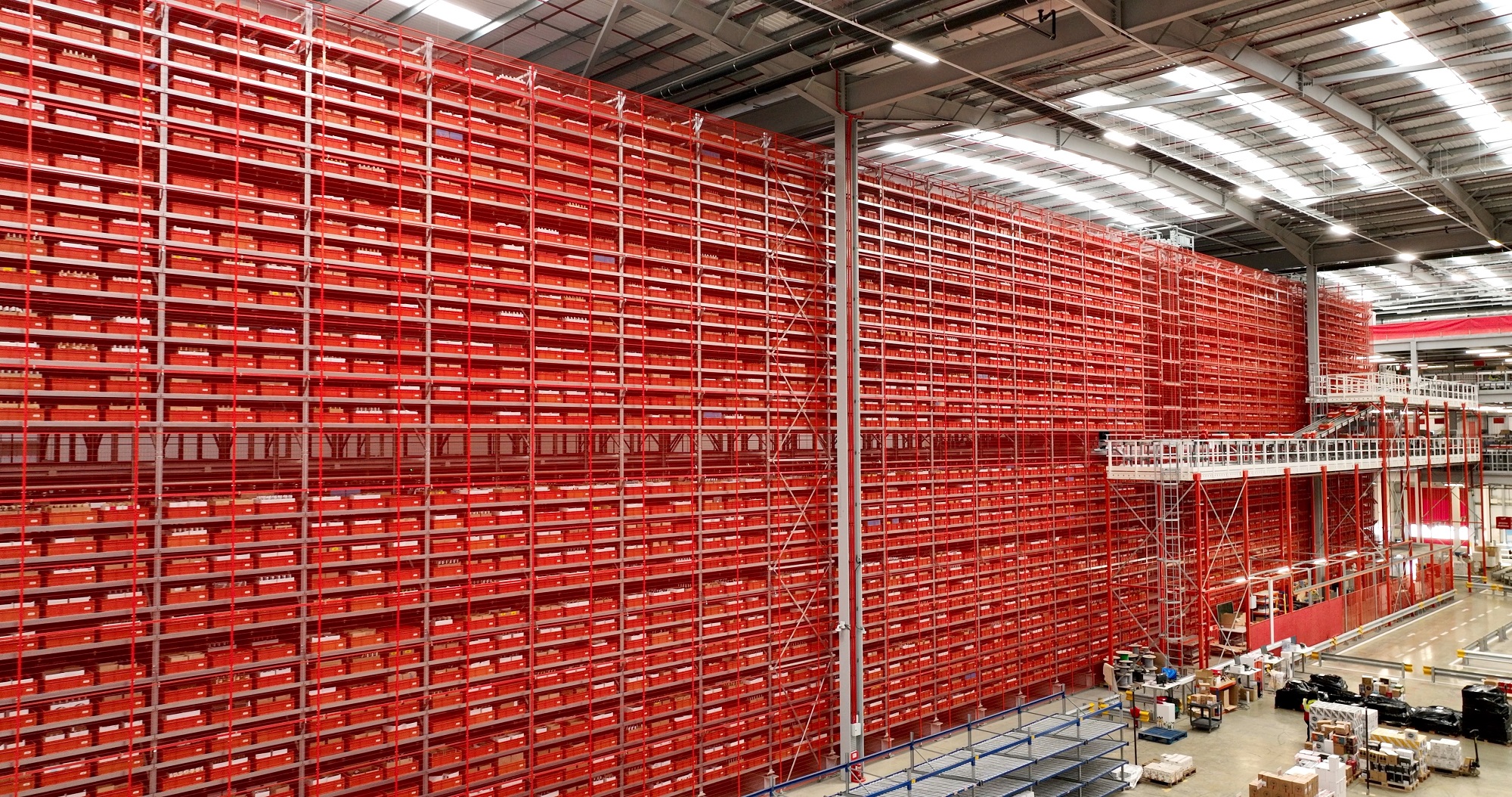 Blend of Solutions in Contract Logistics