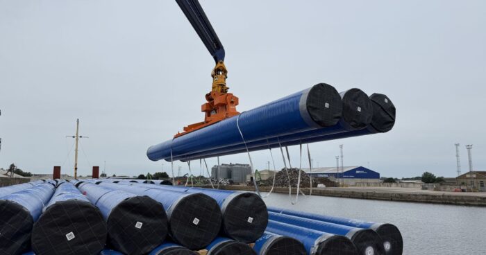 UK Port Adopts Vacuum Lifting for Pipe Handling ABP, B&B Attachments