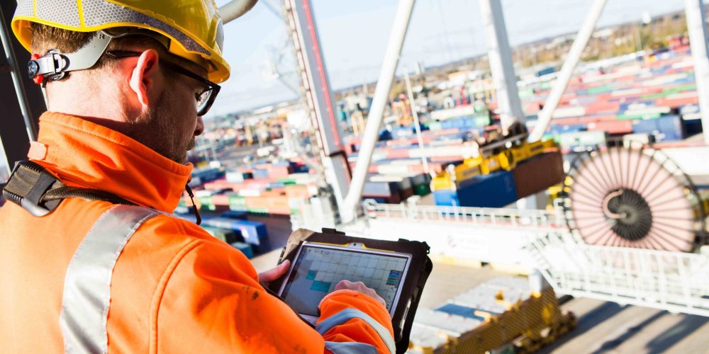 1-DP-World-Southampton-equips-workers-with-Panasonic-TOUGHBOOK-rugged-tablets_compressed-scaled