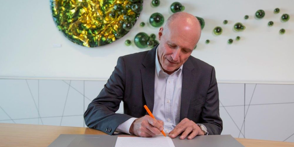 CEO-Remo-Brunschwiler-signing-the-Climate-Pledge