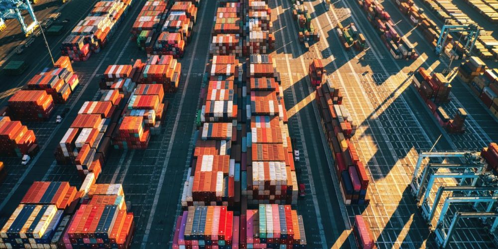 Containerterminal_Long-Beach_California_Foto_Venti_Views_unsplash
