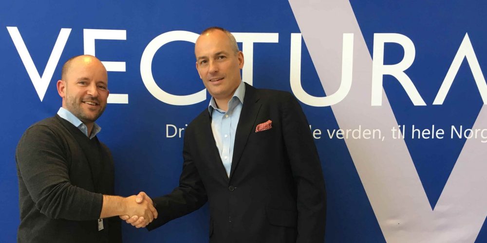 Dematic-Vectura-handshake_compressed