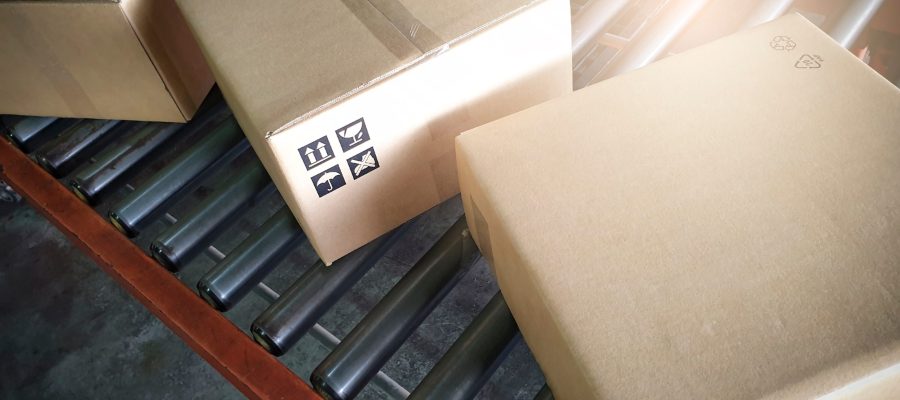 Roller Conveyor Belt Keeps Boxes Moving