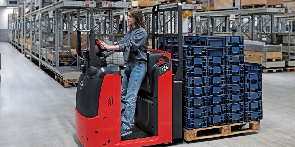horizontal order picker