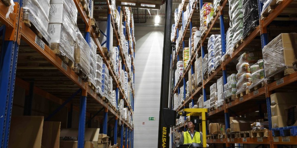 NEW-HYSTER-REACH-TRUCKS-WITH-TILTING-MAST