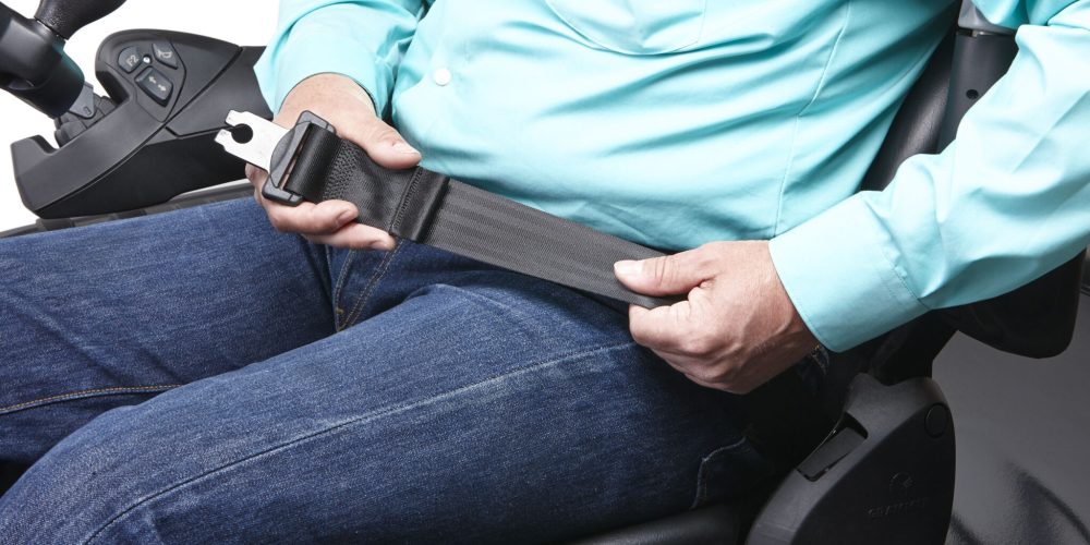 Seat-belt-on-Mitsubishi-EDiA-electric-counterbalance-truck-scaled